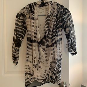 THE REFINERY Black white tie dye blouson drape top